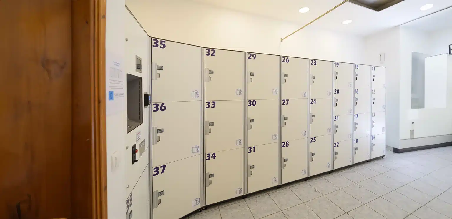 luggage storing room in corfu called flexy luggage