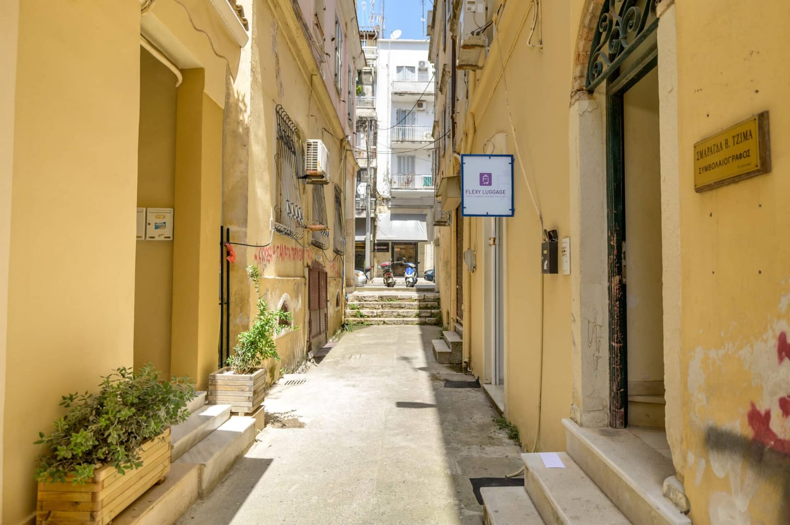 Flexy luggage storage room in corfu first room close to Saroko square